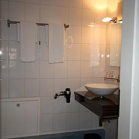 Elements 3*